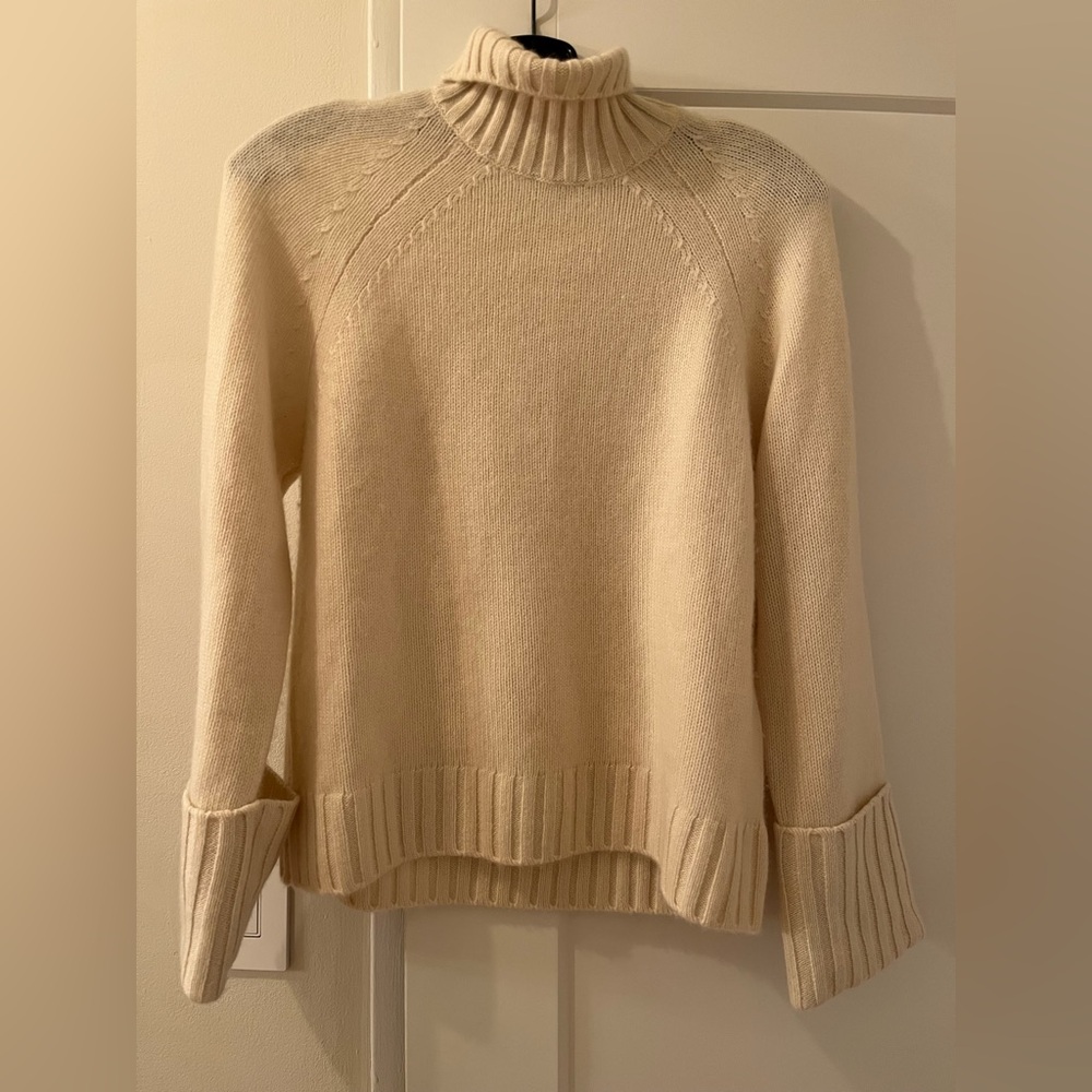 Wilfred/Artzia “Lux” cashmere turtleneck sweater nwt